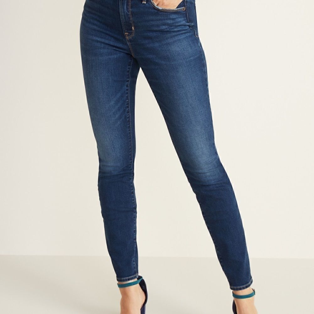 Old Navy Skinny Jeans Whiskered Like New 6 Short